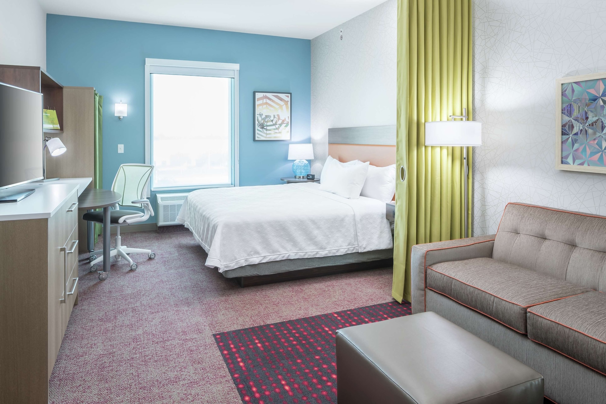STUDIO, KING BED, ACCESSIBLE