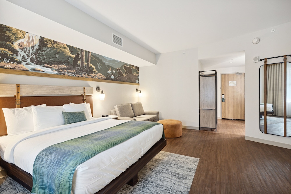 Inner, Junior Suite, King Bed, Bunk Bed, Corner