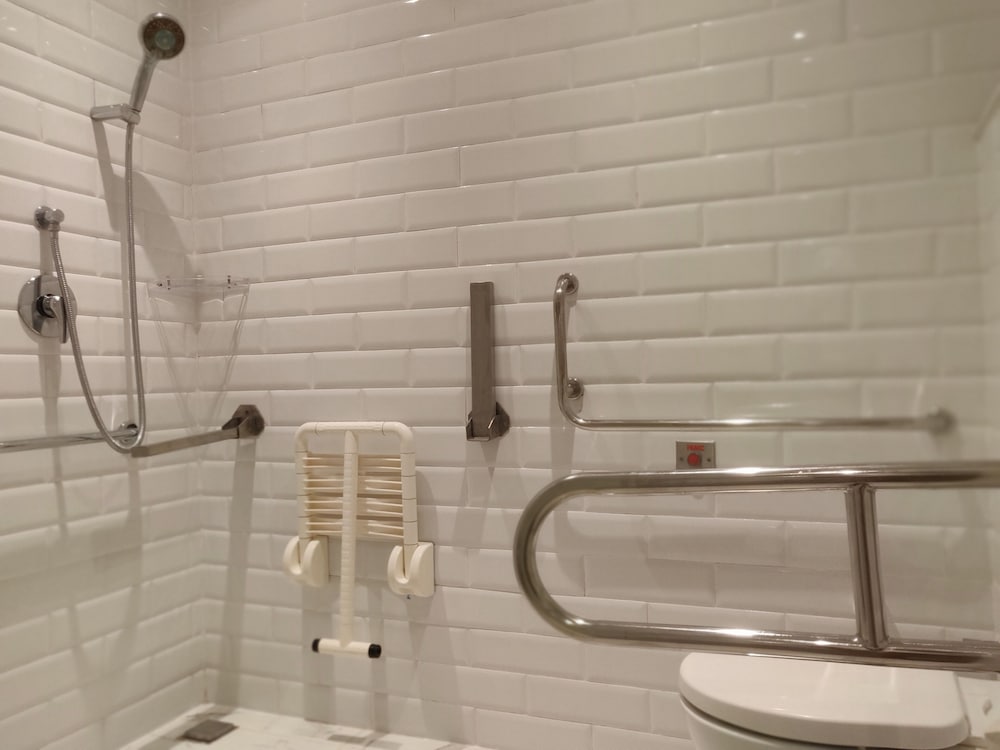 Holiday Inn Express Ahmedabad Prahlad Nagar 23/73