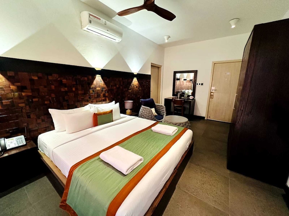 DELUXE, DOUBLE BED