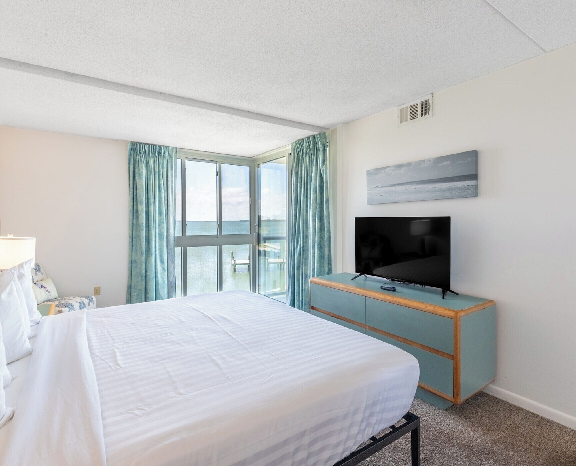 2 Bedrooms, Condo, Standard, King and Queen Bed, Single Bed, Bay View, Sofa, Balcony، Bay Club Resort 2/9