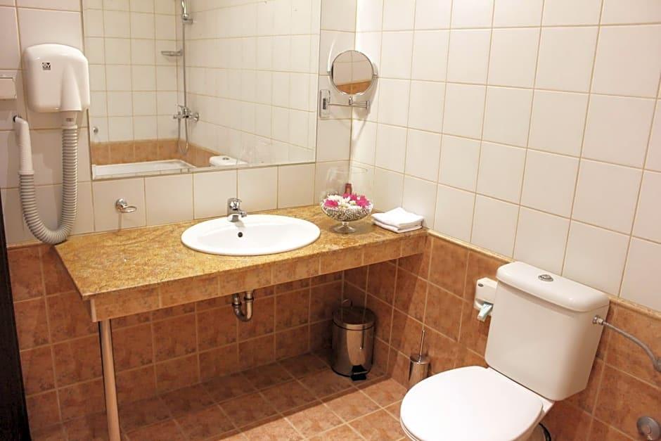 Kendros Hotel 20/20