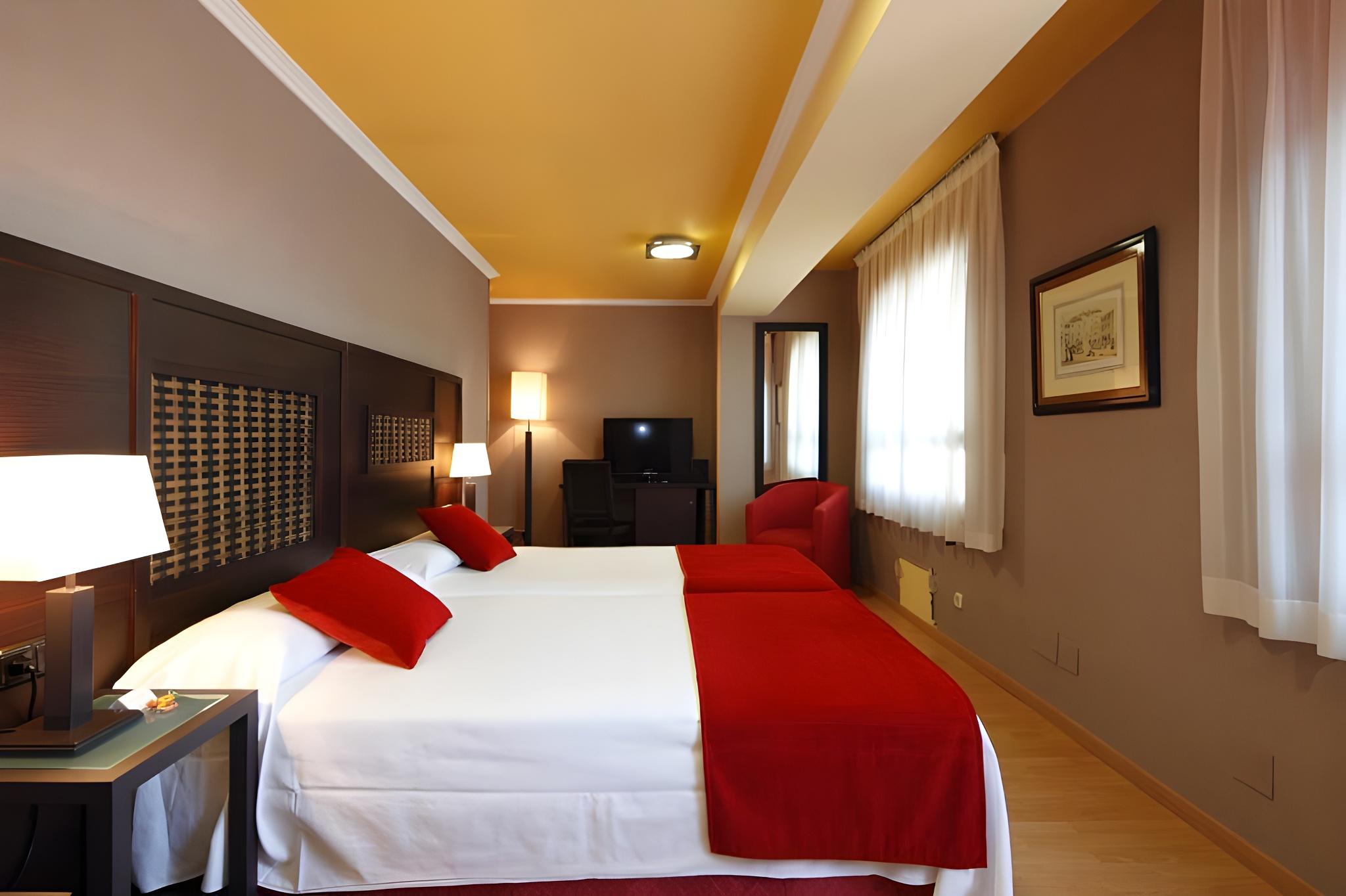 ROOM, TRIPLE
