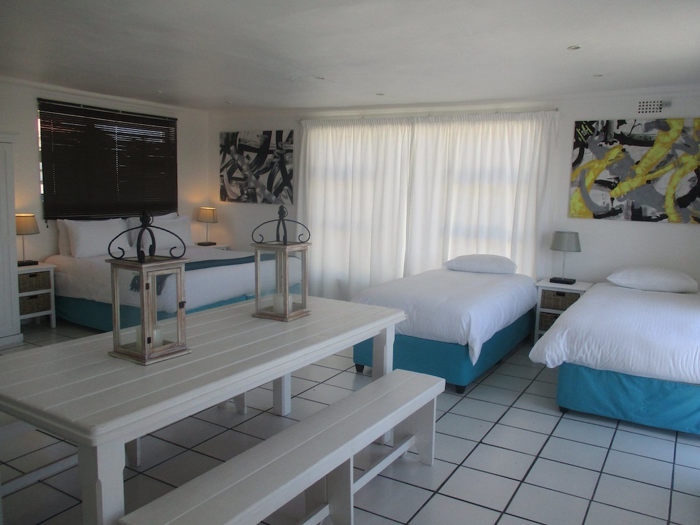 Saldanha Bay Lodge 8/32