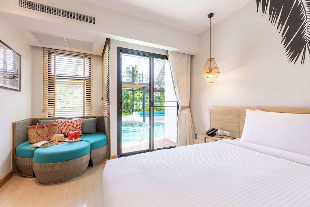 Outrigger Surin Beach Resort 26/74