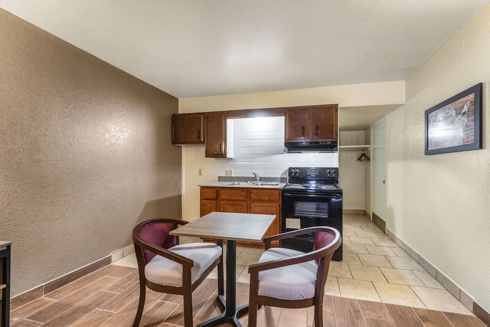 Econo Lodge San Marcos University Area 30/31
