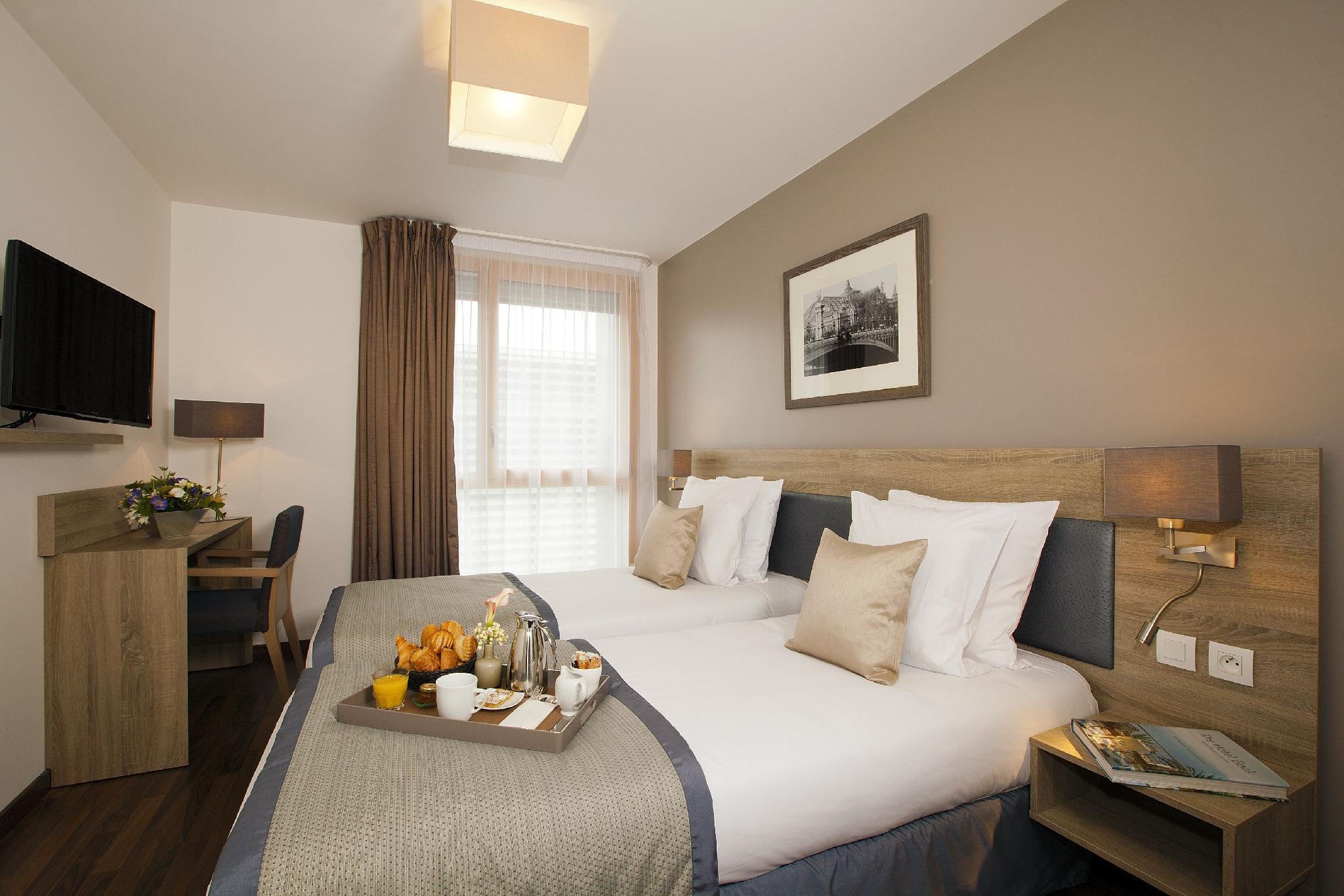 Executive, Studio, Queen Bed
