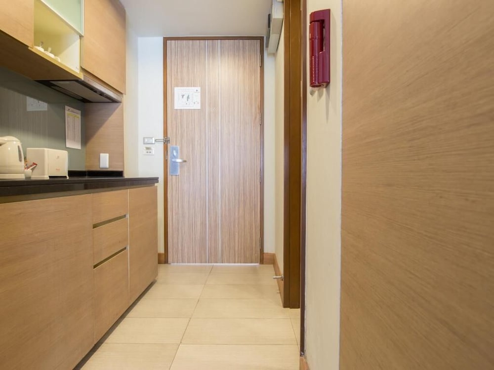 Golden Pearl Residences 10/50