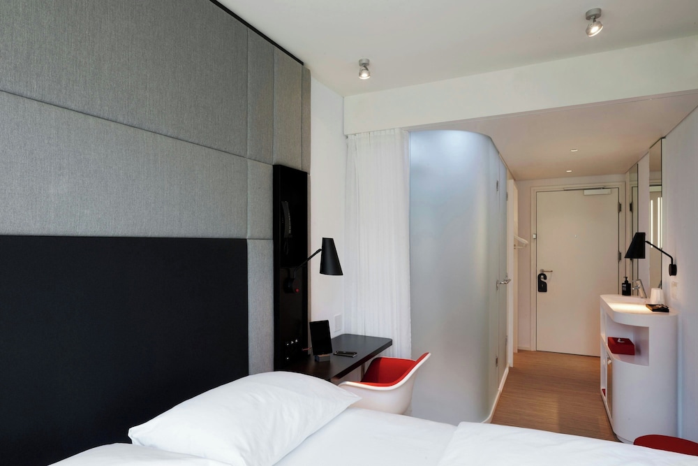 ROOM, KING BED, HIGH FLOOR