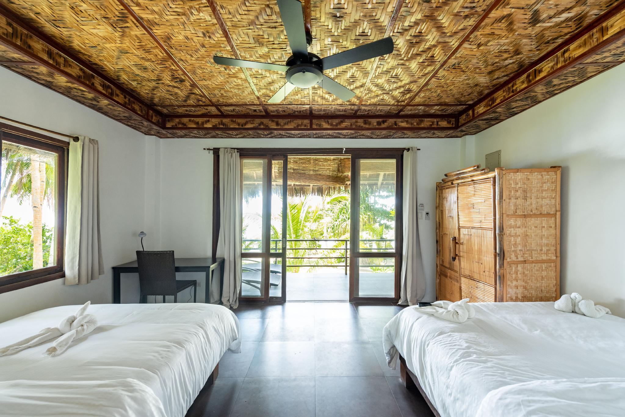 Room, 2 Queen Beds, Beach Front