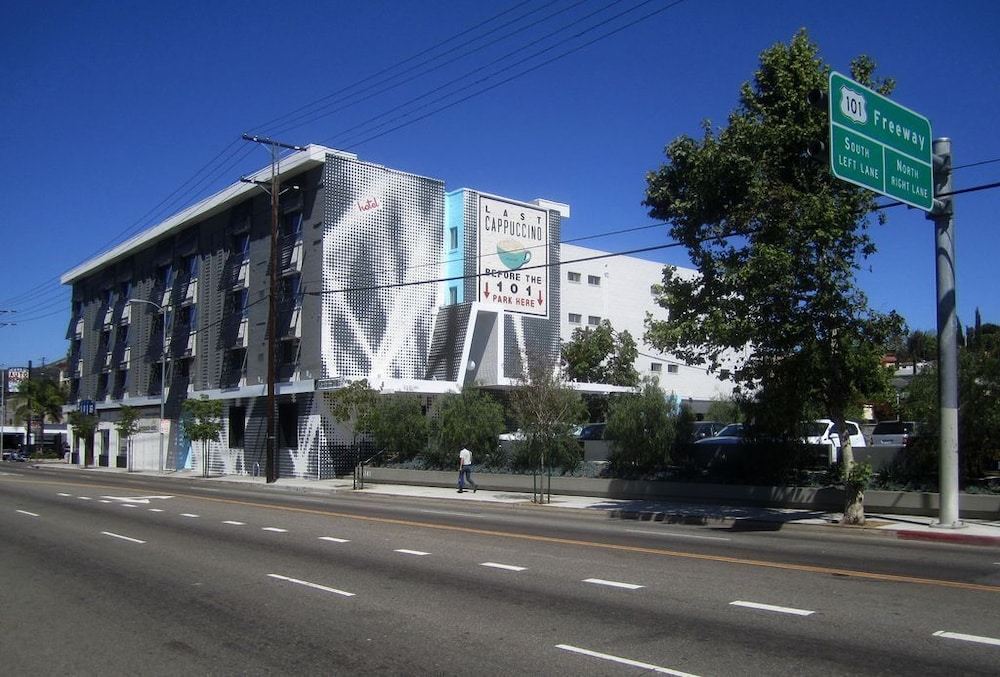 The Hollywood Franklin Hotel near Universal Studios 3/58