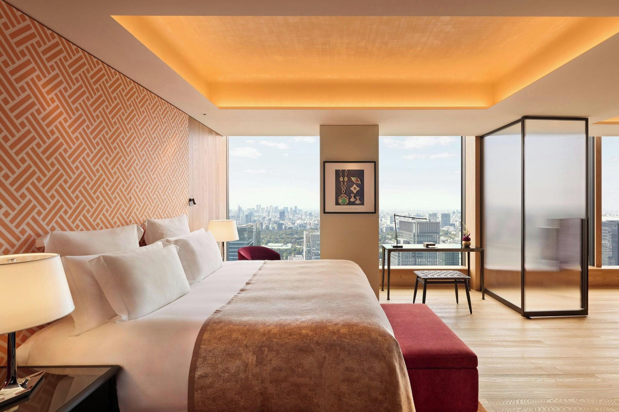 Junior Suite, King Bed, Garden View