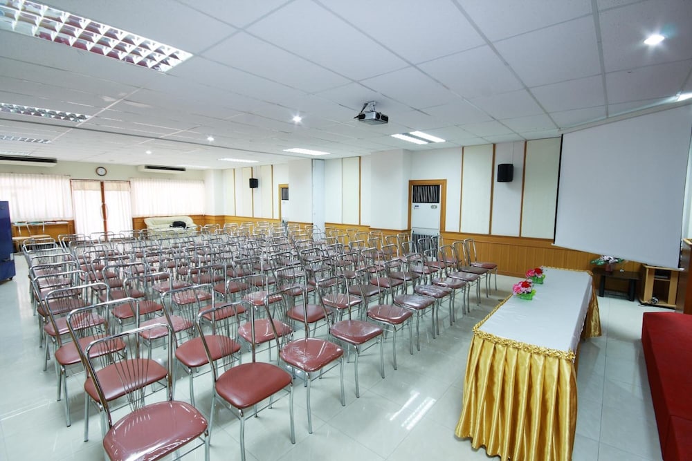 P.A. Place Hotel 23/38