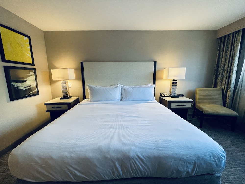 Doubletree By Hilton Fresno Convention Center 12/59