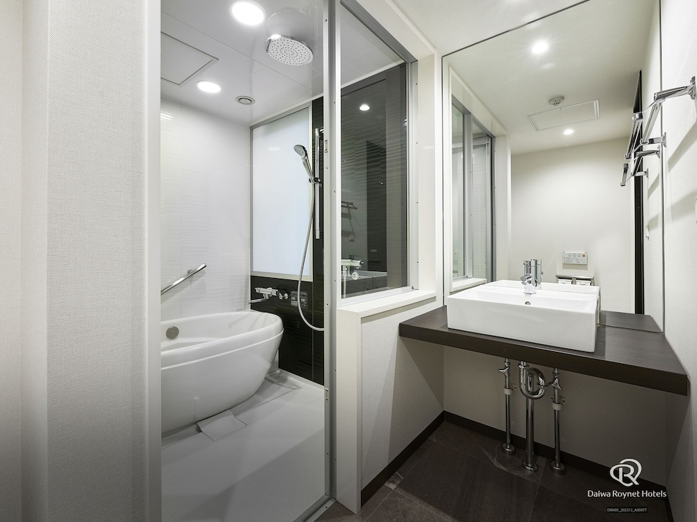 غرفة ثلاثية بسريرين منفصلين للمدخنين، Daiwa Roynet Hotel Osaka Kitahama 3/6