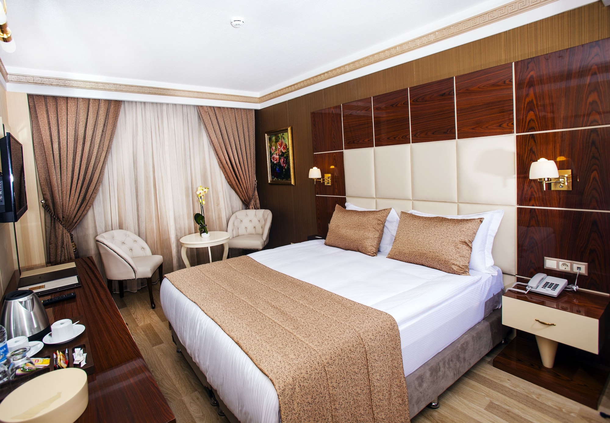 STANDARD, QUEEN BED