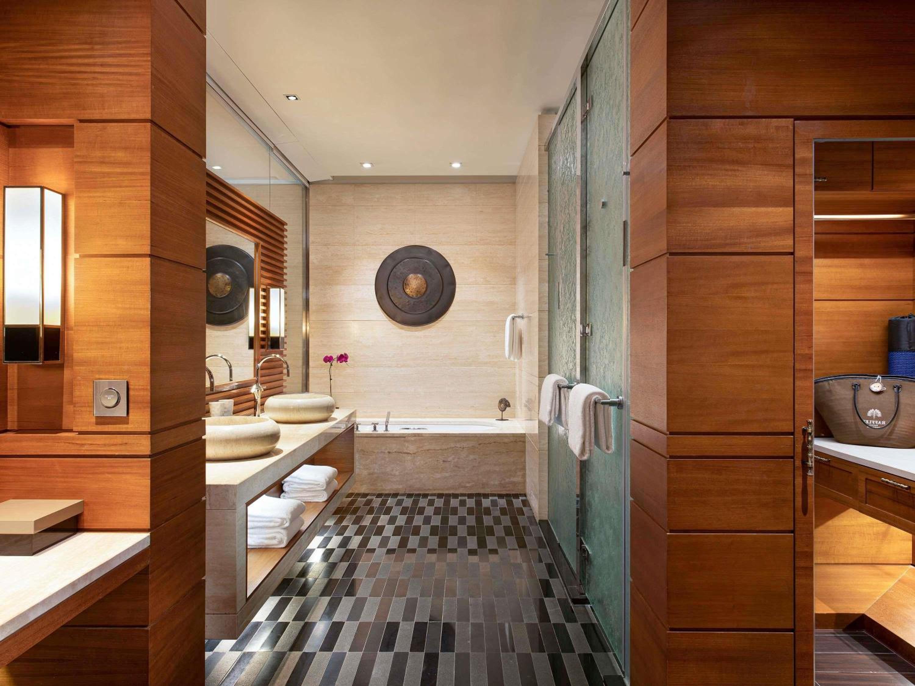 غرفة بسريرين مزدوجين بمسبح خاص