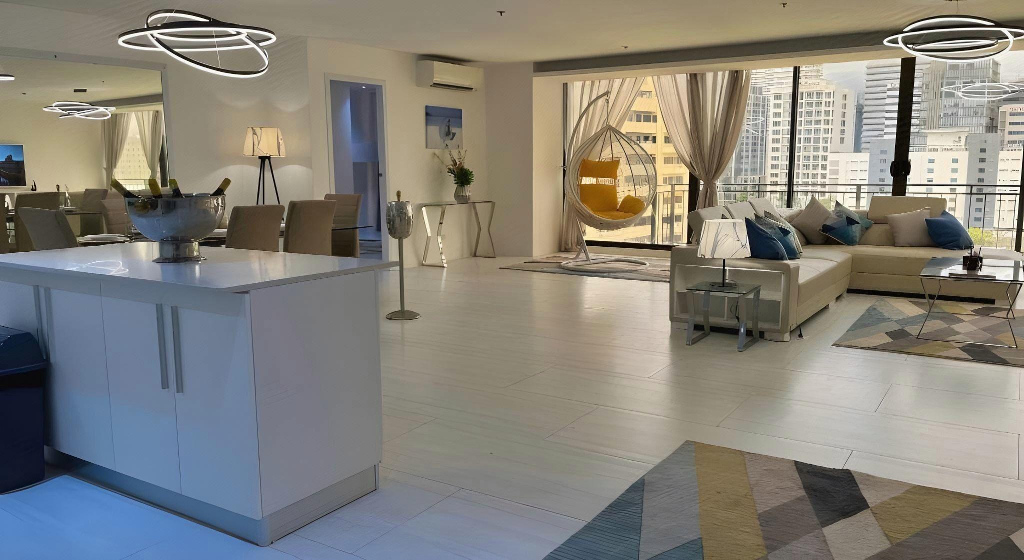 88th Avenue 25/46