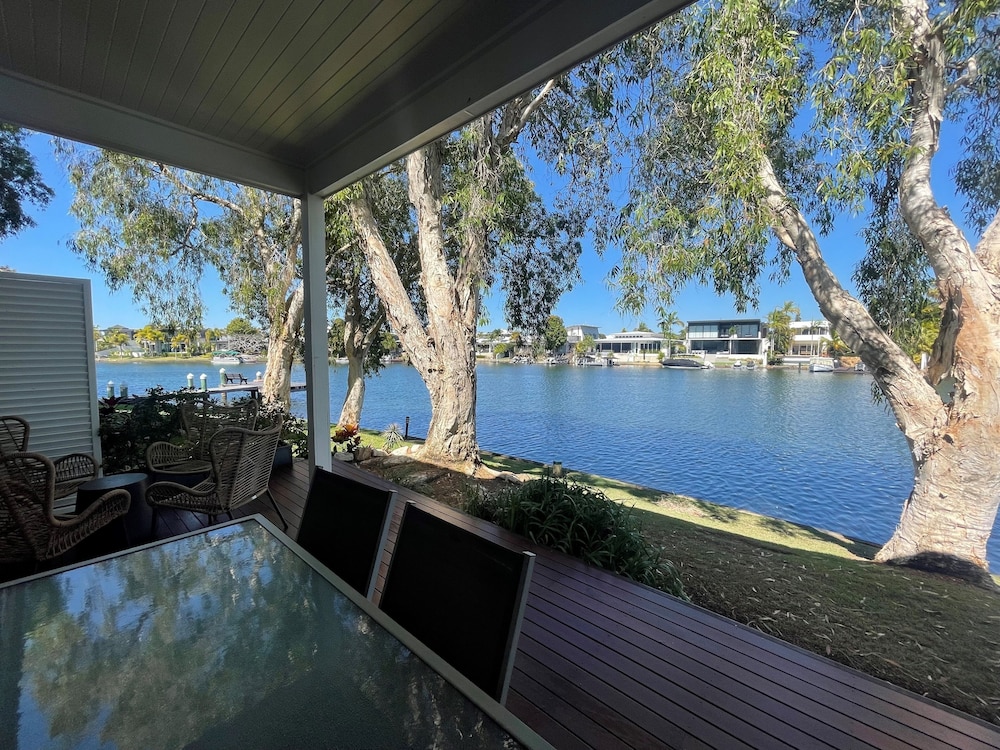 NOOSA ENTRANCE WATERFRONT RESORT 43/80