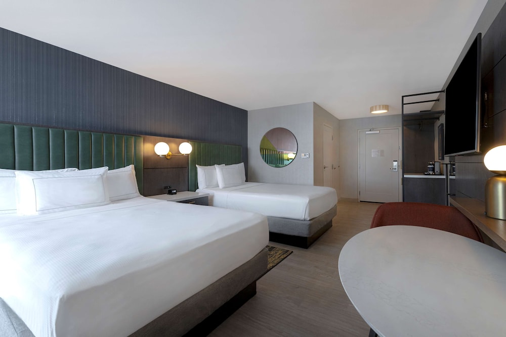 DoubleTree by Hilton Palmdale 19/75