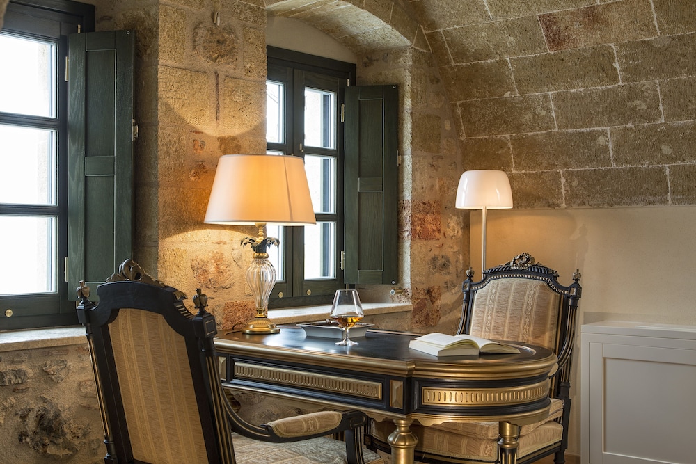 Moni Emvasis Luxury Suites 36/70