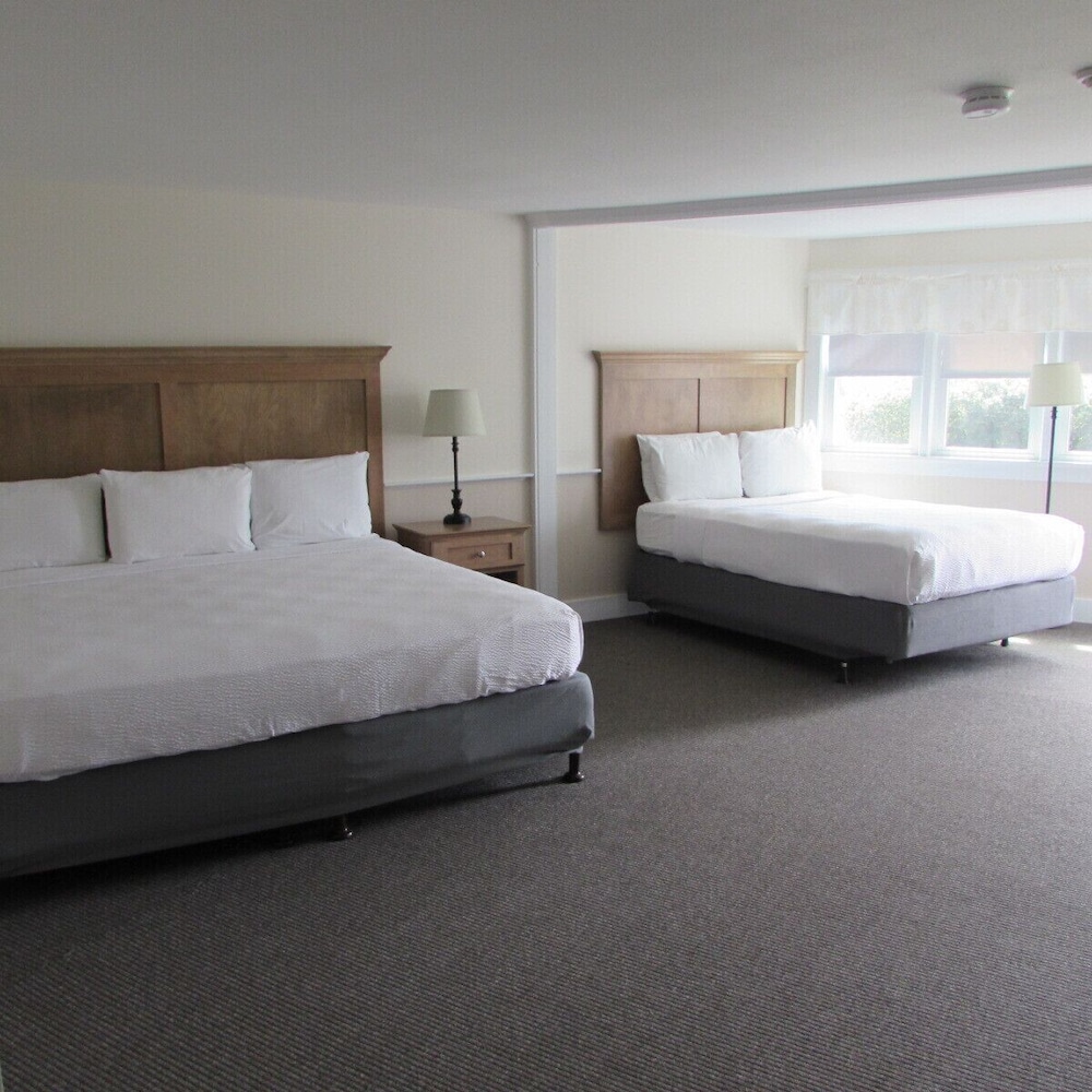 Lighthouse Inn 14/50