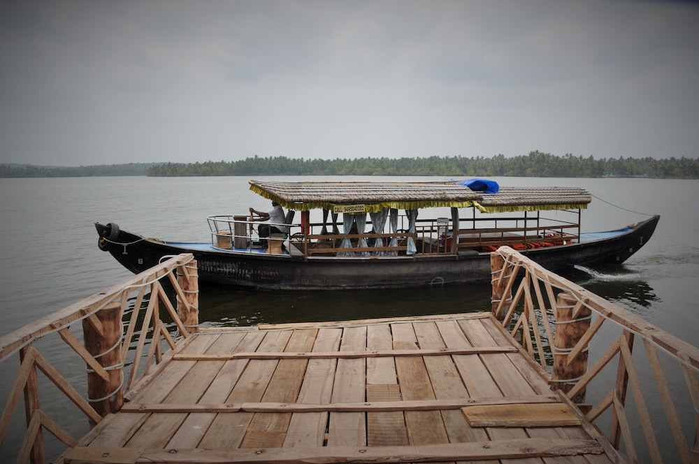 Lake Palace Hotel Trivandrum 39/44