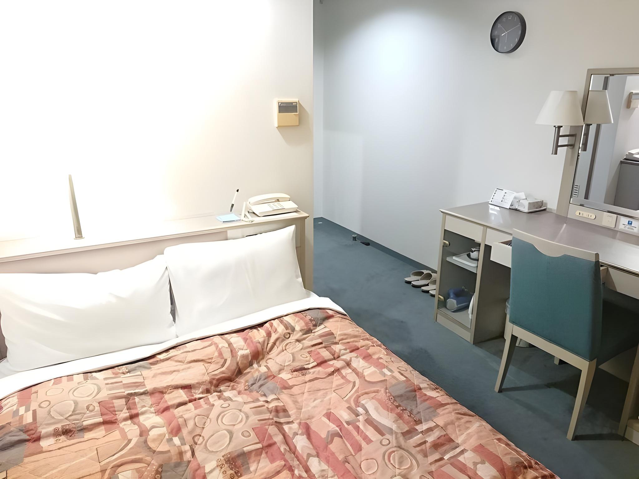 Semi Room, Semi Double Bed, Smoking