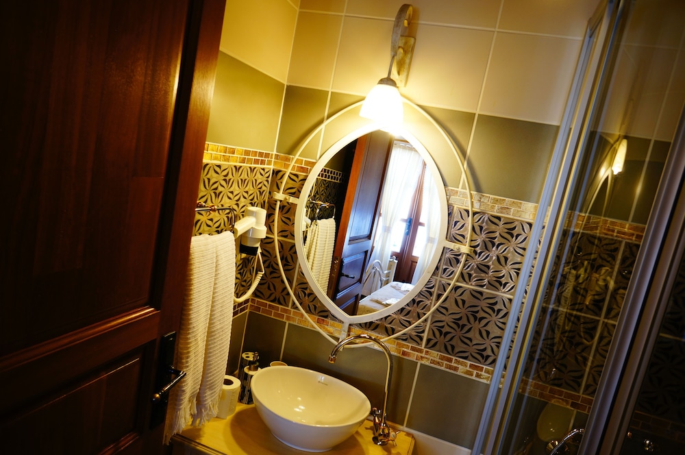Etrangers Hotel 49/51
