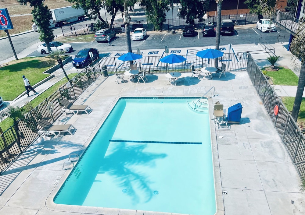 Motel6 San Bernardino, CA - North 41/58