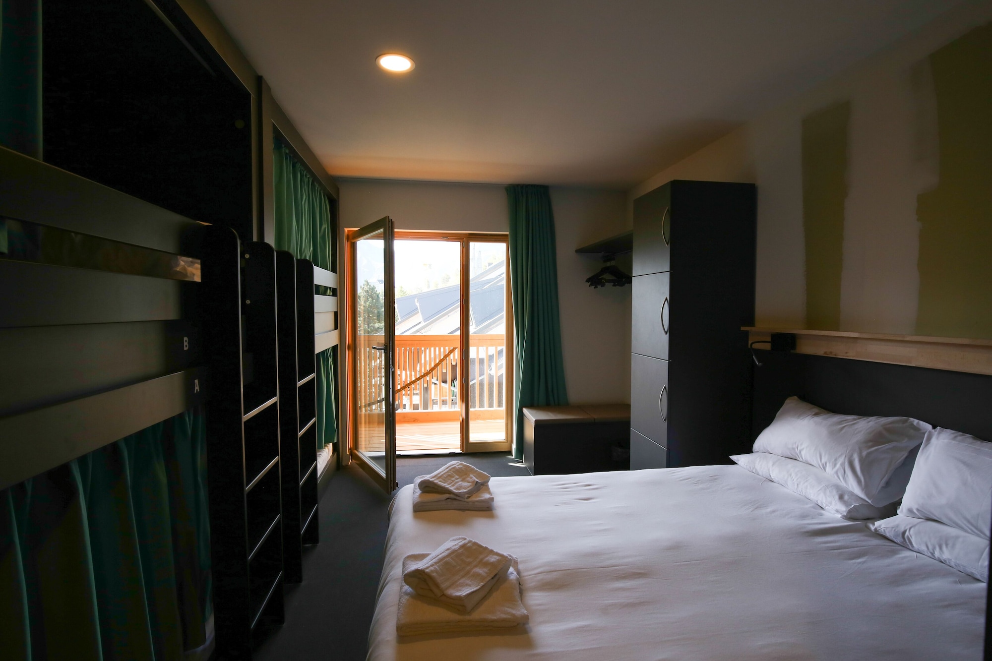 ROOM, 4 PEOPLE, PRIVATE BATHROOM