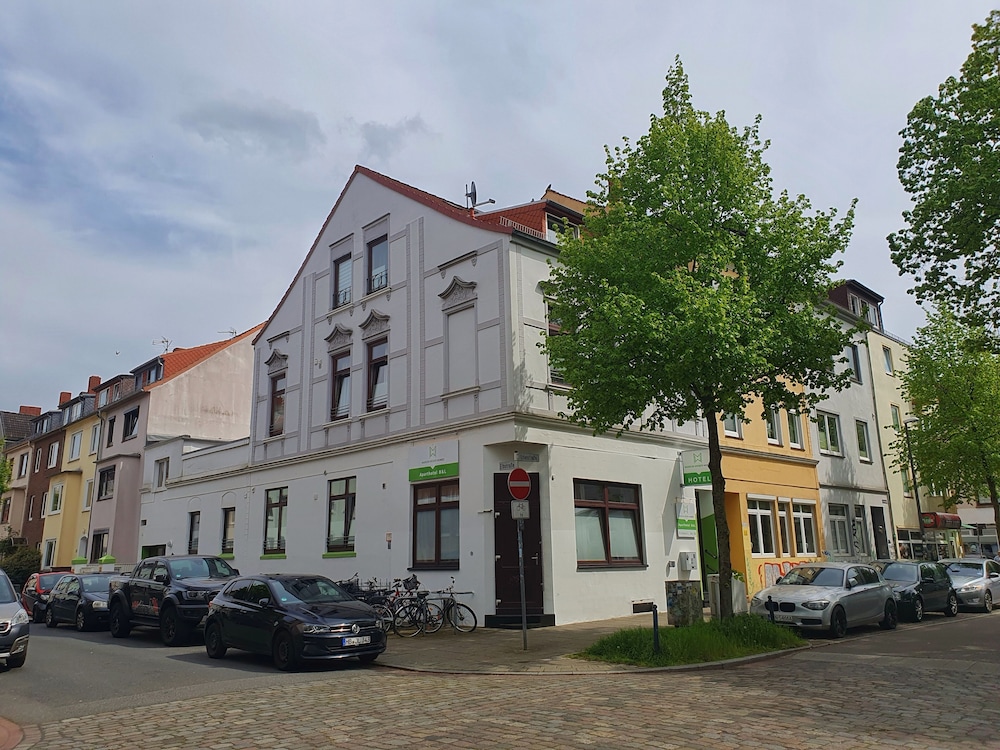 B & L Hostel 35/50