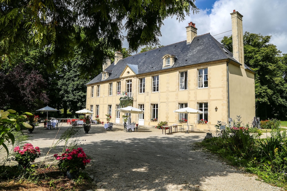 Chateau De Bellefontaine 2/50