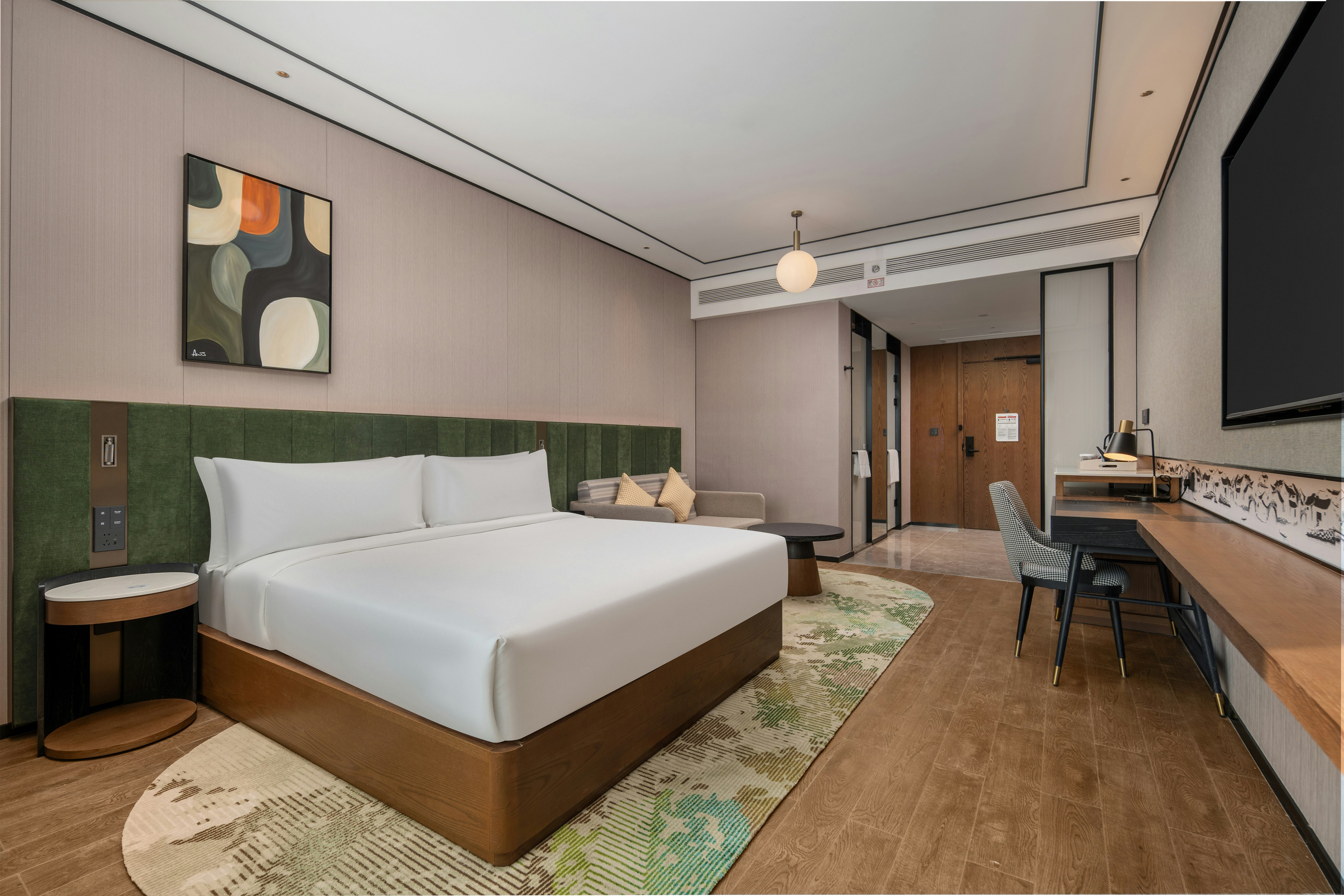 GUEST ROOM, KING BED