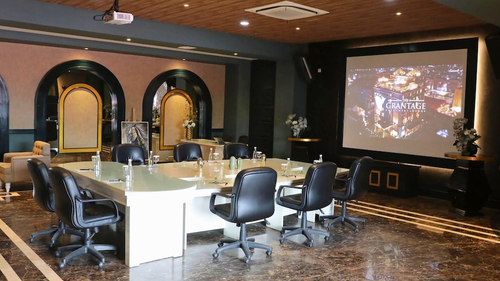 The Grantage Hotel and Sky Lounge 40/50