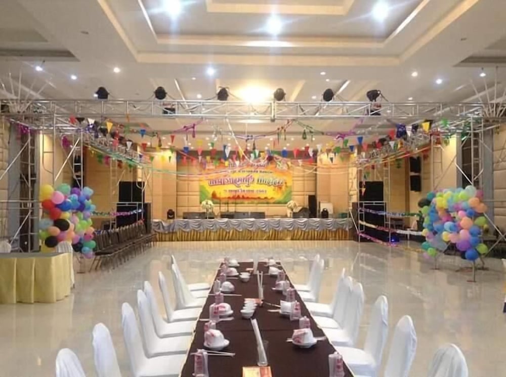 S-Tawan Hotel & Convention 8/29