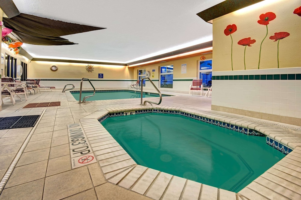 Days Inn & Suites By Wyndham Airport Albuquerque 24/38