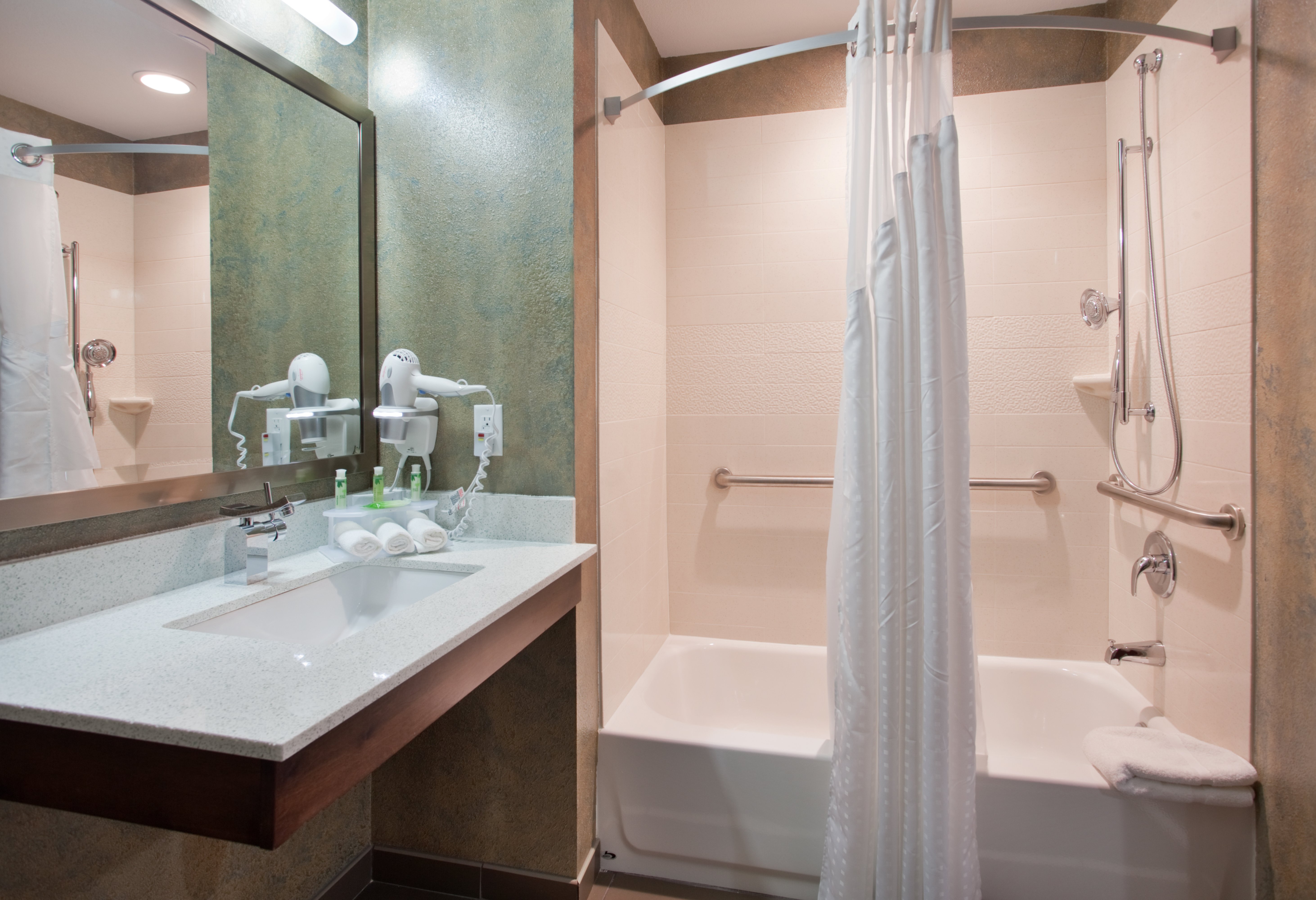 Holiday Inn Express Suites St Louis Airport 58/58