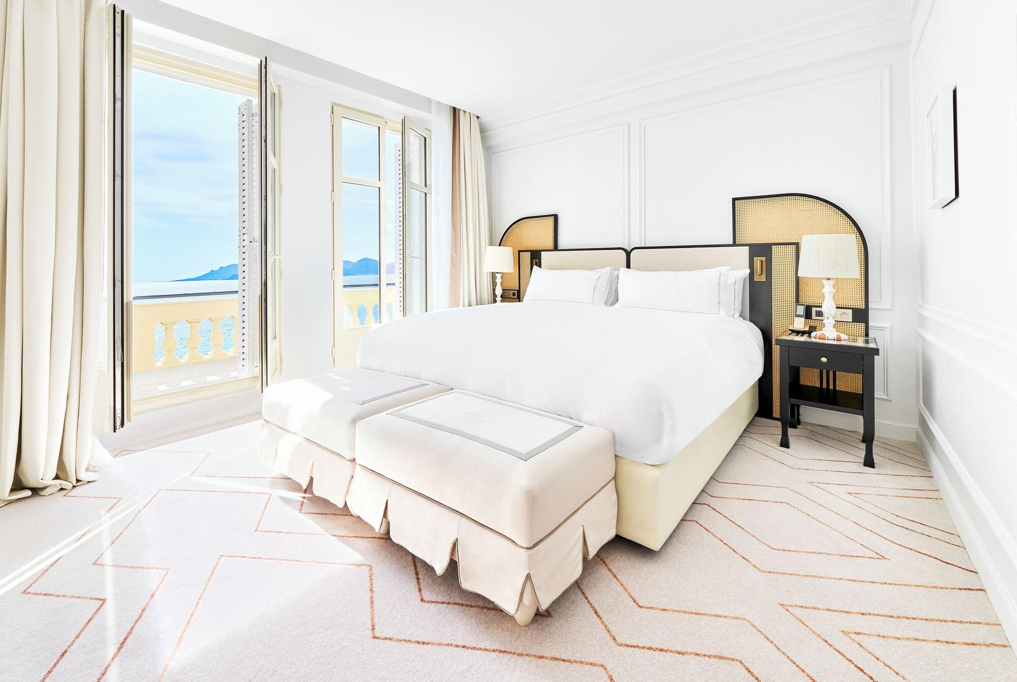 Suite, Carlton Cannes, a Regent Hotel 2/4