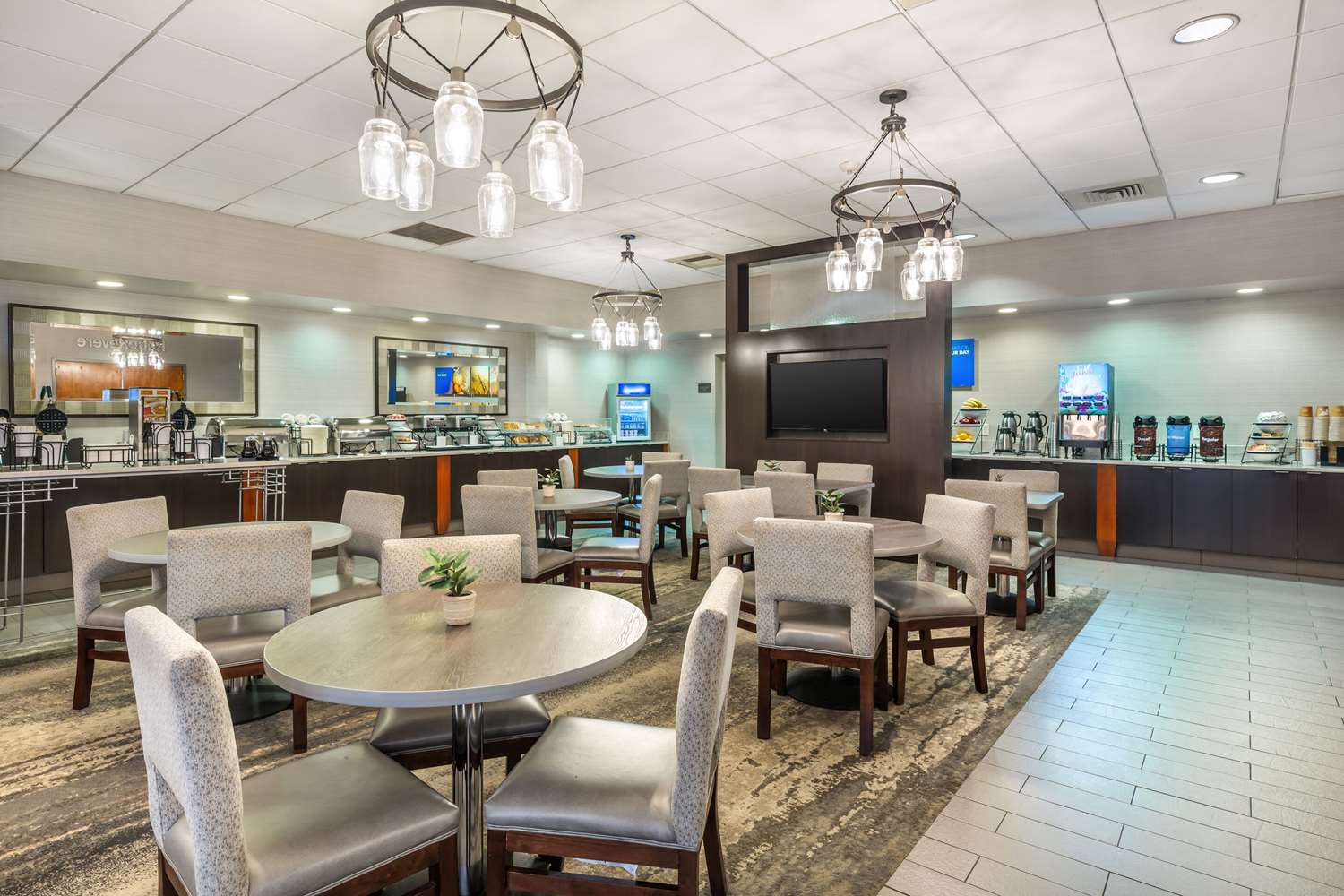 Comfort Inn & Suites Logan International Airport 32/40
