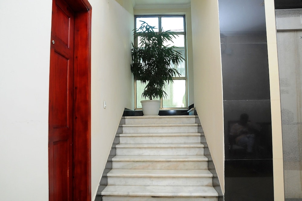 Zola International Hotel 25/50