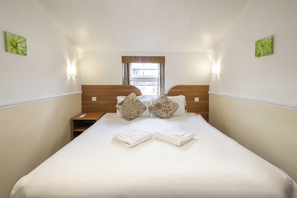 ROOM, DOUBLE OR TWIN BED
