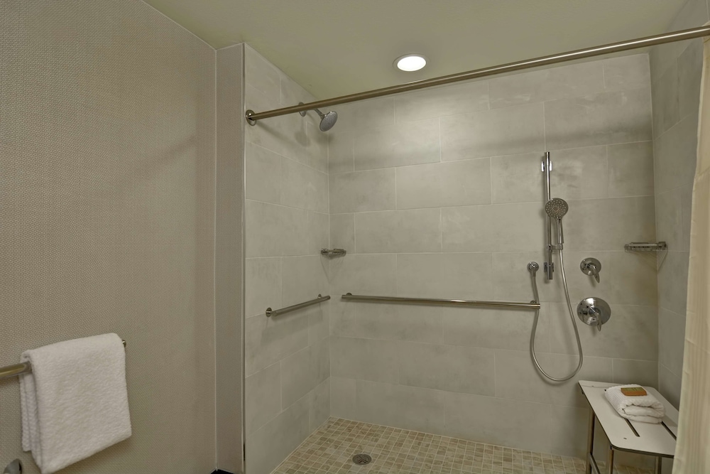 Doubletree By Hilton Baton Rouge 12/44