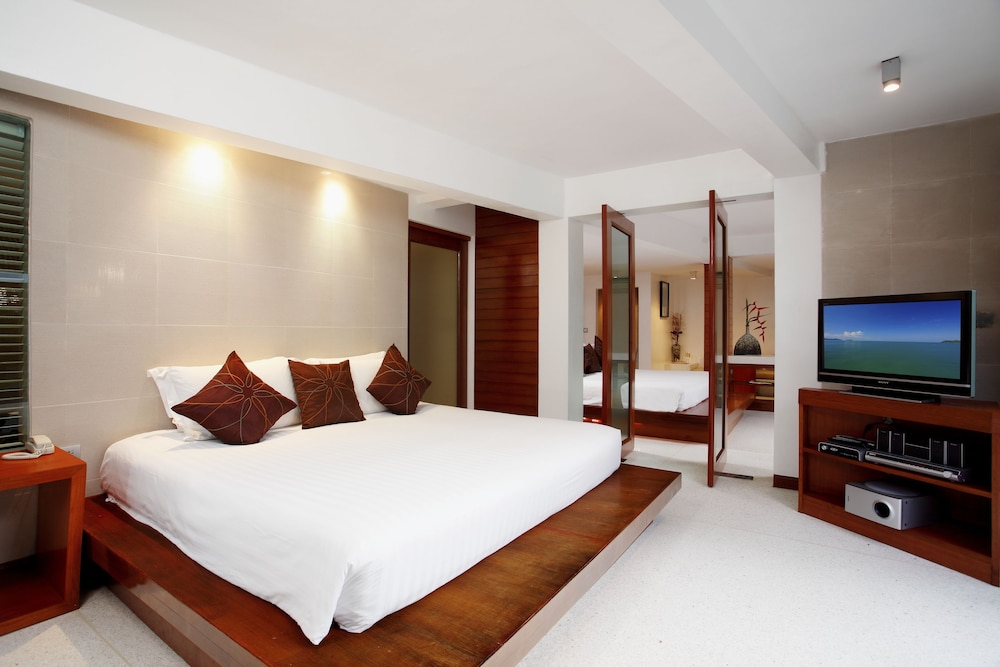 La Flora Resort Patong 18/70