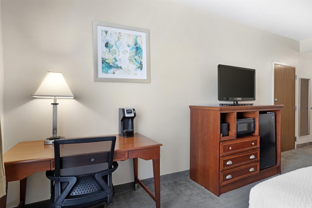 Best Western Plus Executive Hotel Suites 39/50