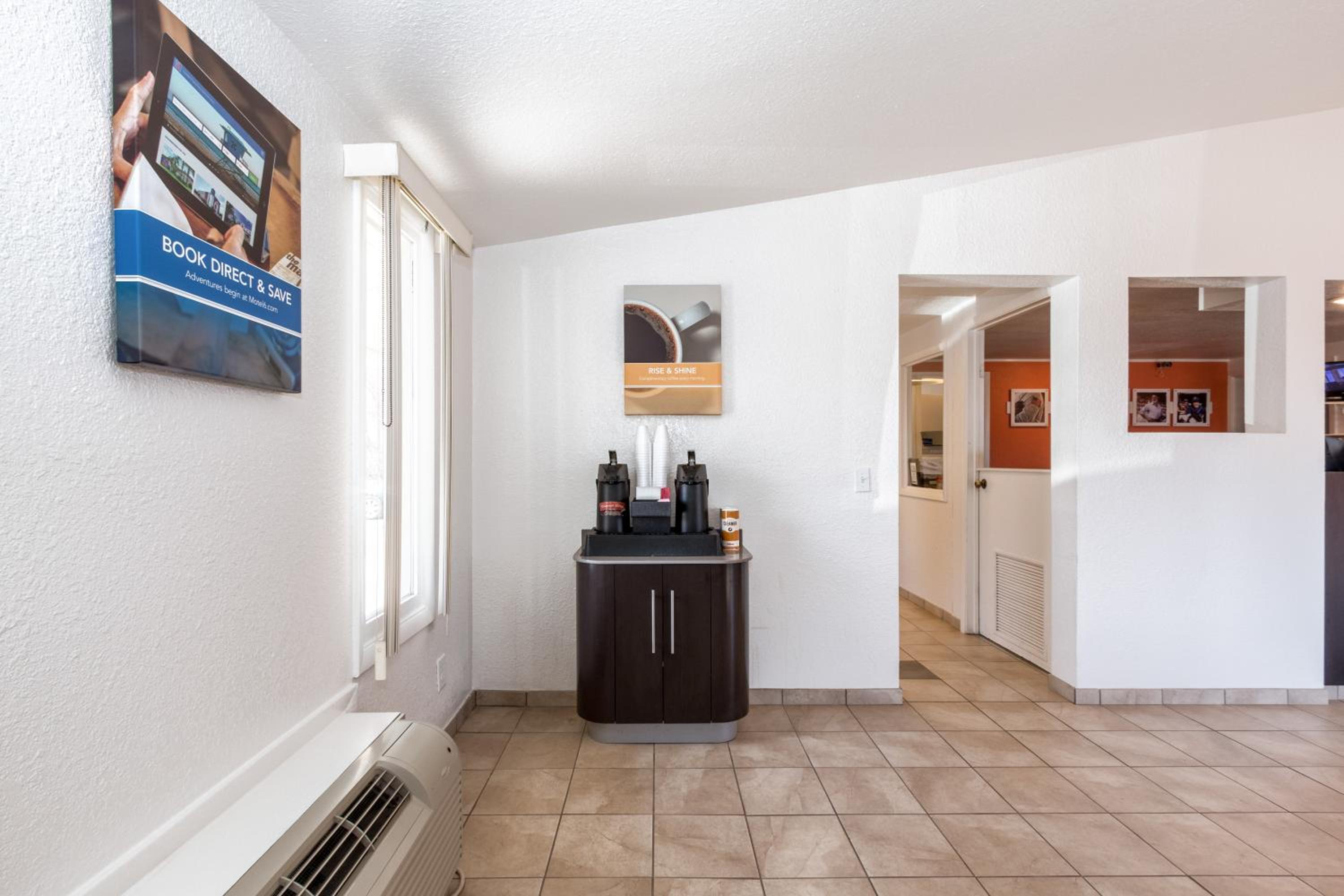 Travelodge by Wyndham Lansing MI 8/21