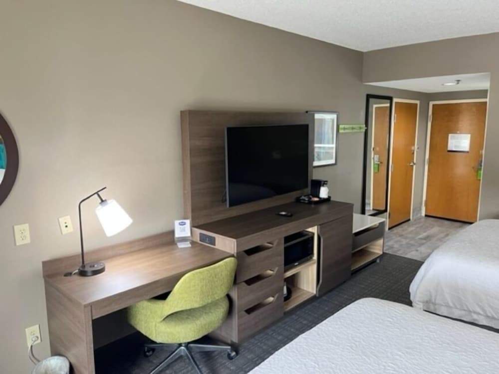 Hampton Inn Suites Louisville 9/46