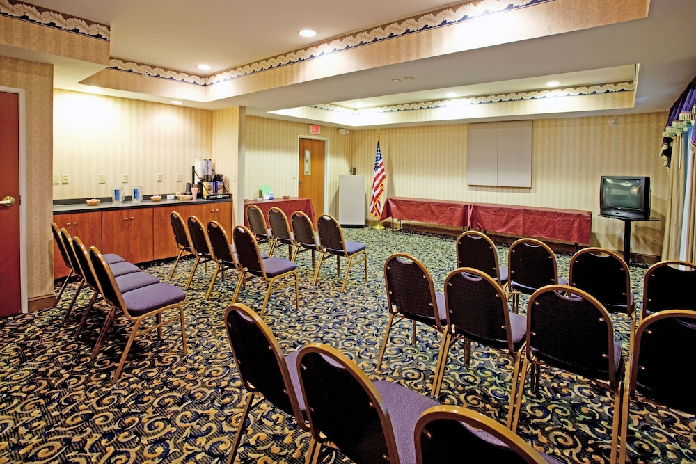Holiday Inn Express Hotel Suites Orangeburg 35/61