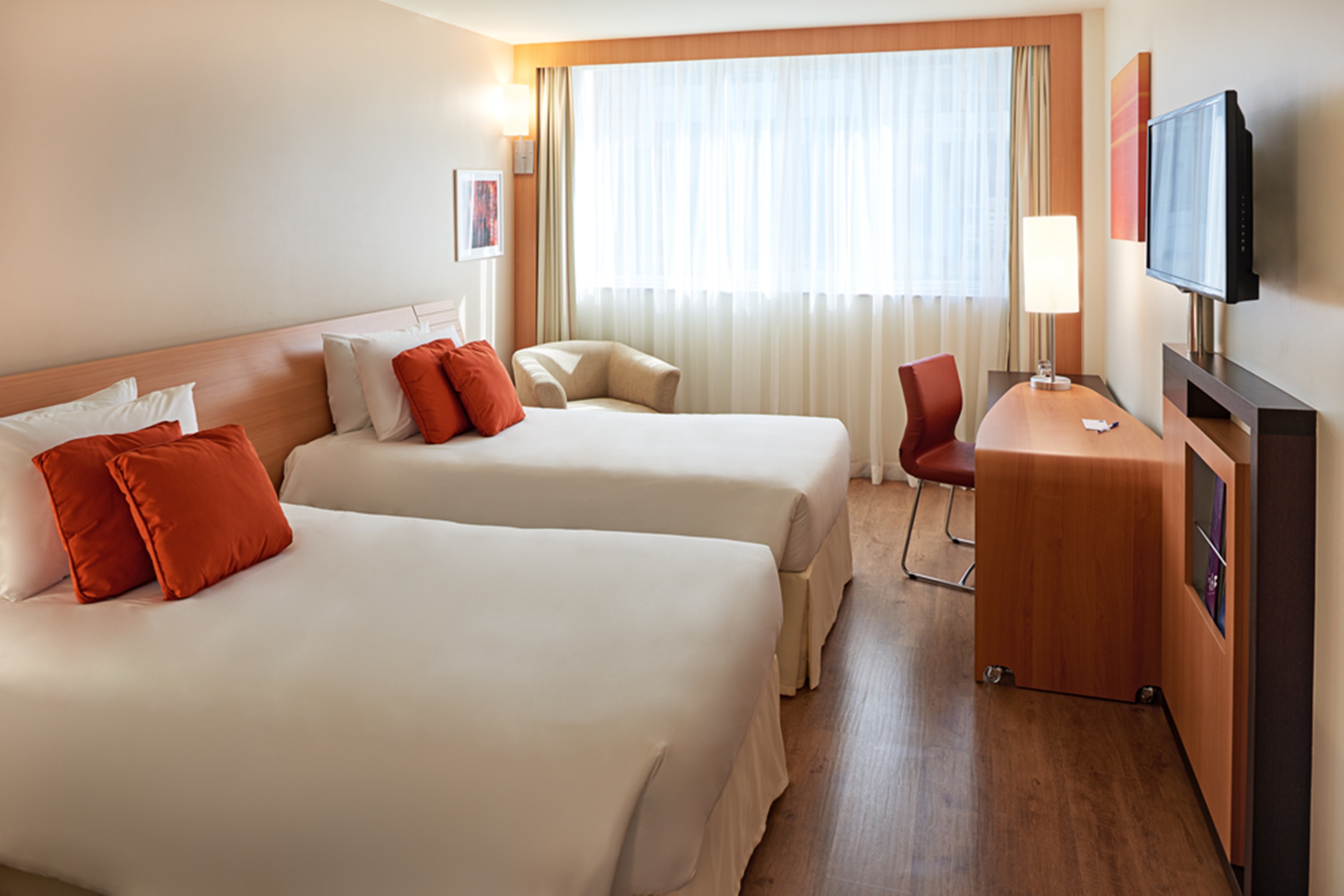Superior, Twin Beds, Lateral Side Sea View