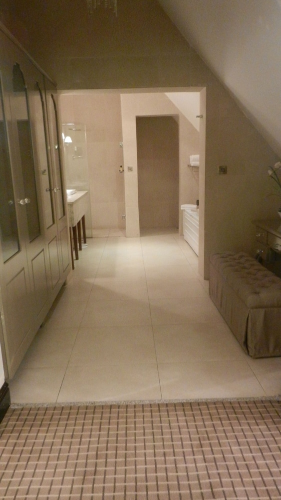 Grand Towers Hotel 3/50